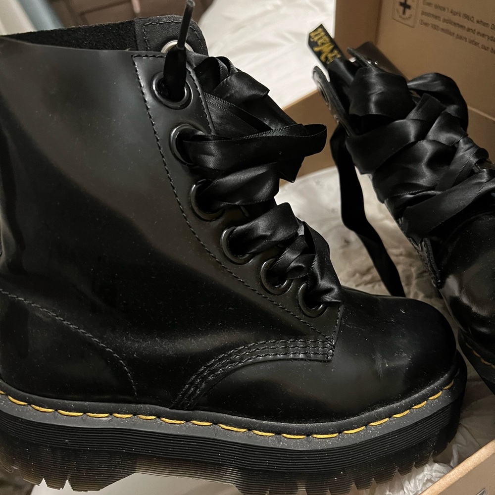 DR MARTEN MOLLY SIZE 37
